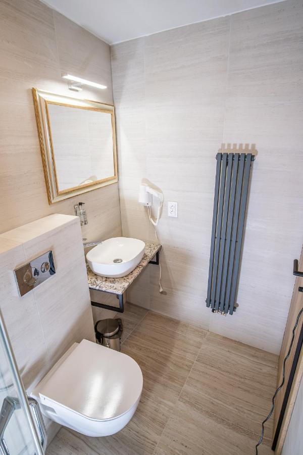 Boutique Apartments Old Town チェスケー・ブジェヨヴィツェ エクステリア 写真